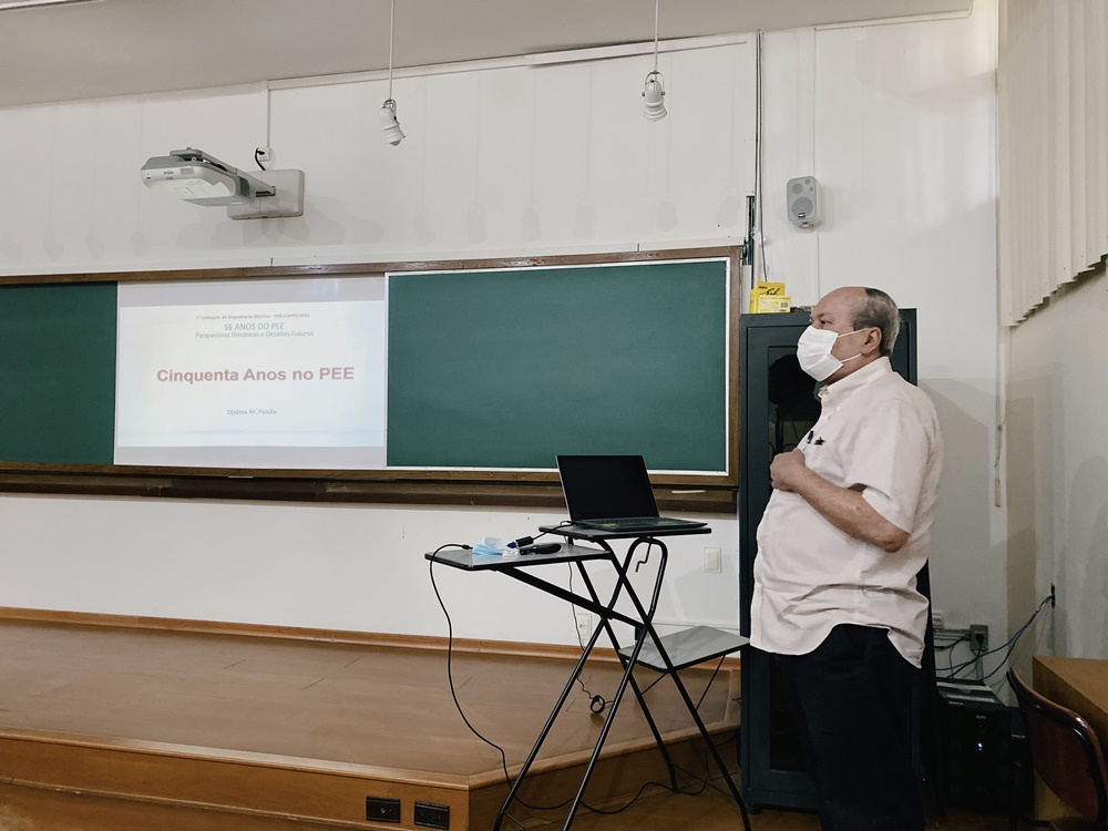 Programa de Engenharia Elétrica celebra sua história e debate seu futuro