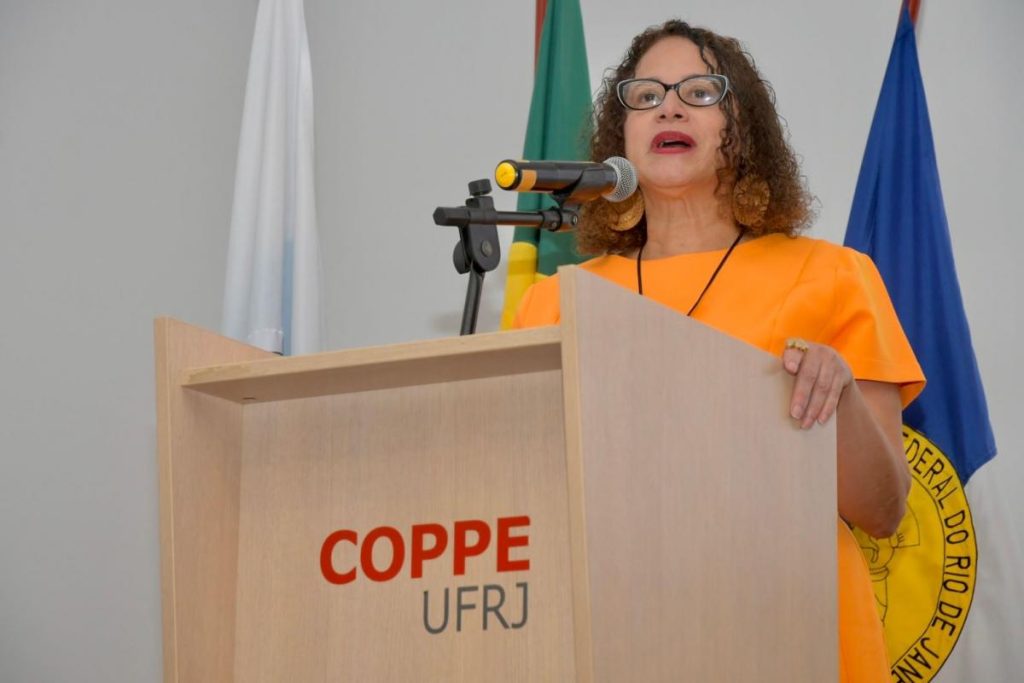 Coppe recebe novos alunos com mensagem da ministra Luciana Santos